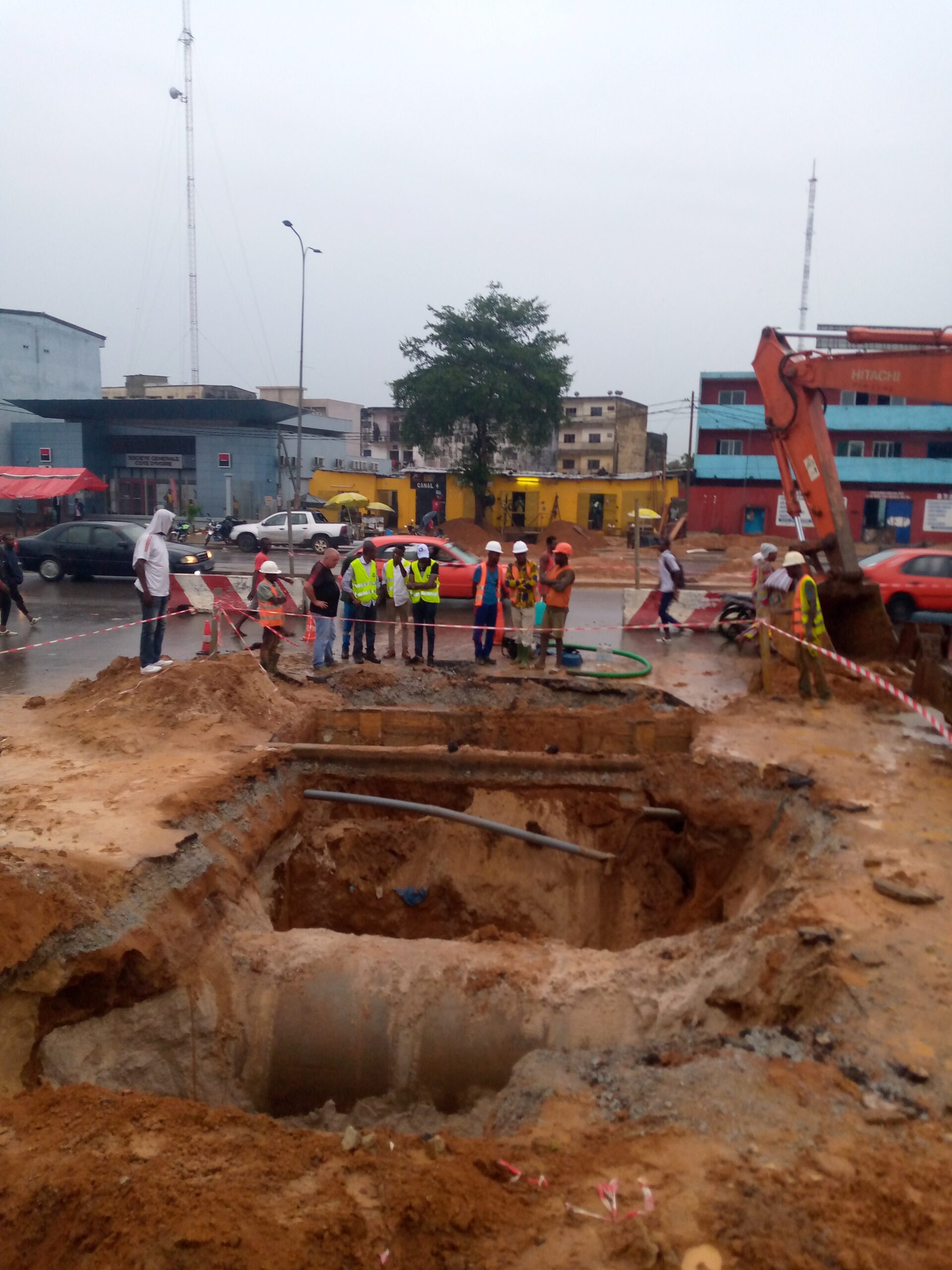 VISITE CHANTIER AVEC PFO LORS DE LA FOUILLE DE LA TRAVERSEE DE LA GRANDE VOIE D'ABOBO 1